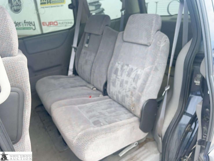 2004-pontiac-montana-image-16
