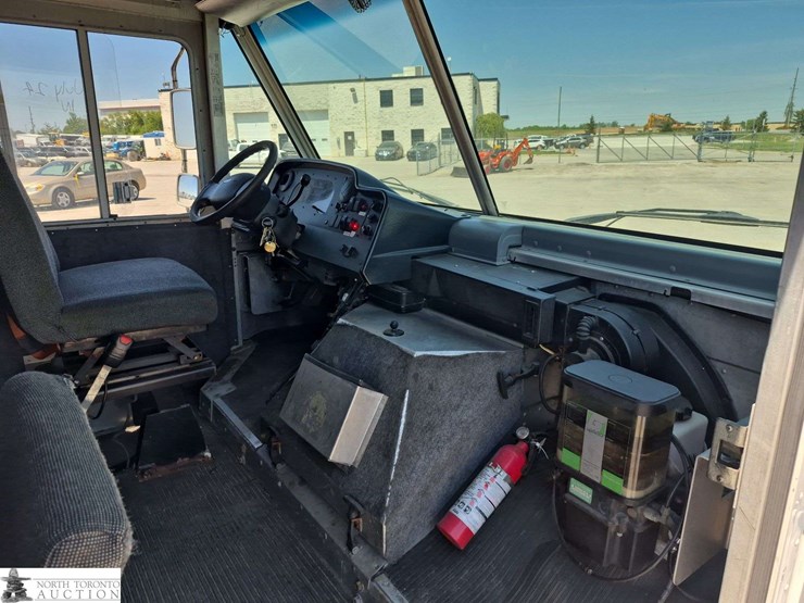 2013-ford-e-series-s/a-step-van-image-12