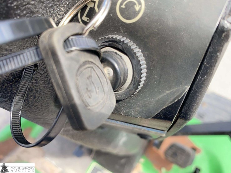 2010-john-deere-1445-image-12
