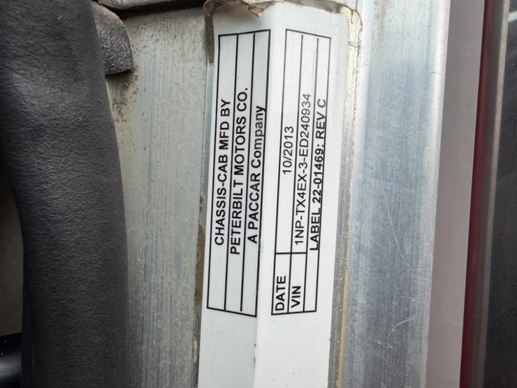 2014-peterbilt-367-image-11