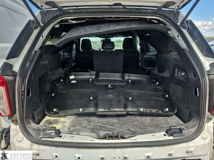 2020-ford-explorer-image-26