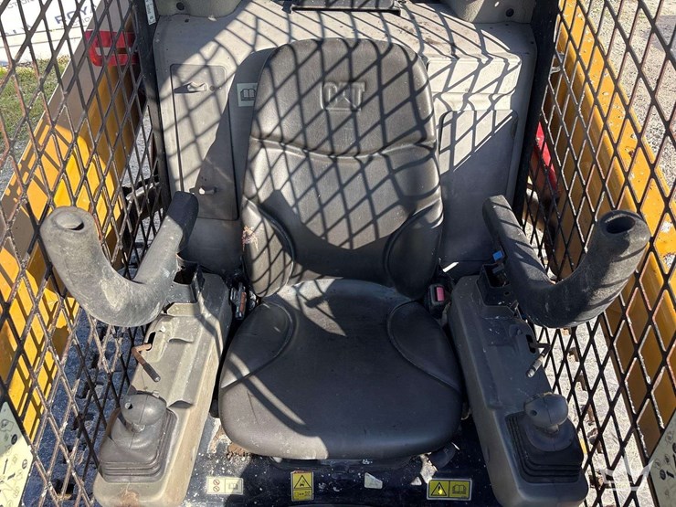 2021-caterpillar-259d3-image-23