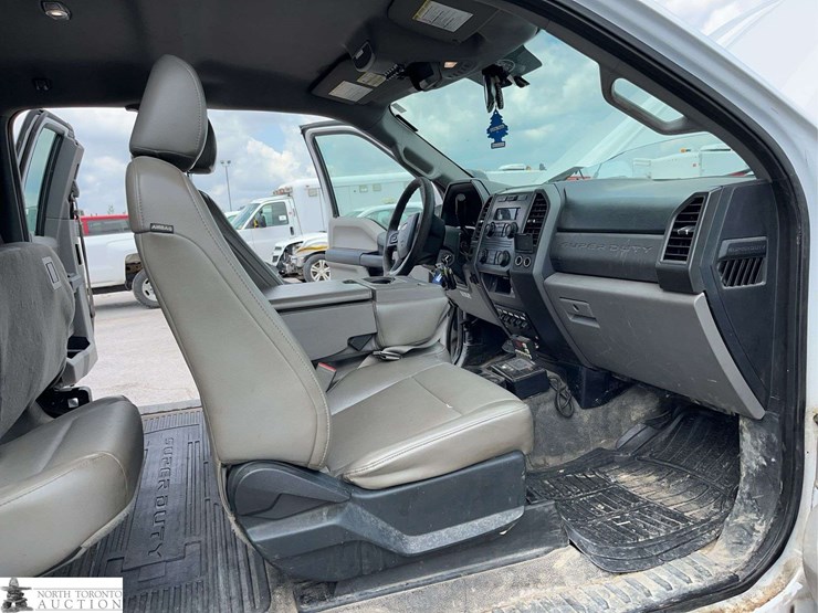 2017-ford-f550-image-27