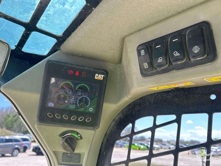 2023-caterpillar-259d3-image-38