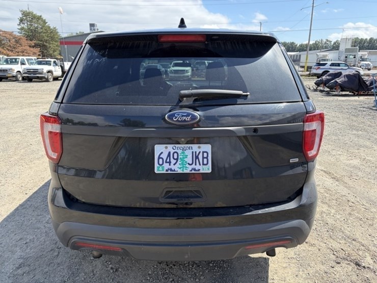 2016-ford-explorer-image-5