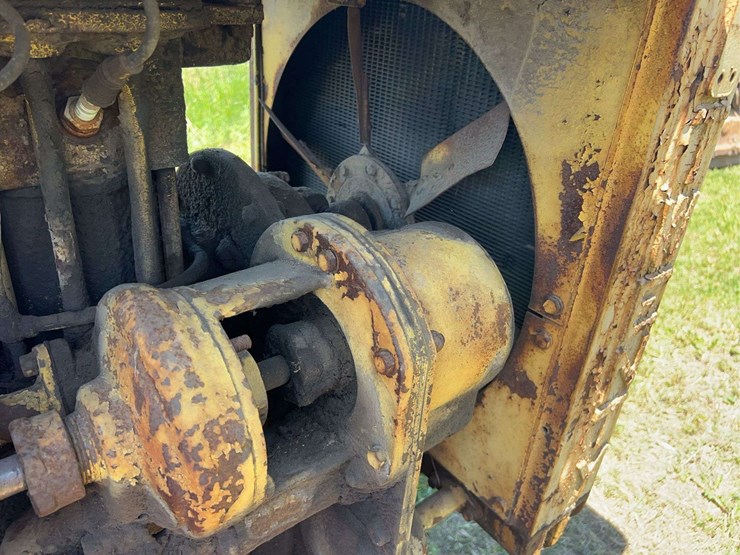 caterpillar-twenty-image-13