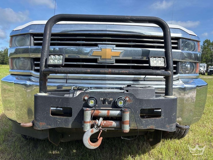 2015-chevrolet-silverado-2500hd-image-32