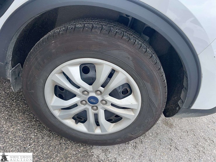 2021-ford-escape-image-24