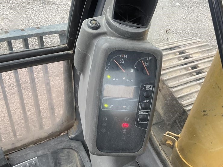 2005-deere-120c-image-16
