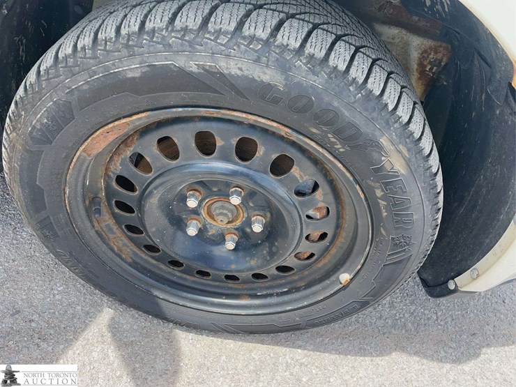 2012-dodge-journey-image-21
