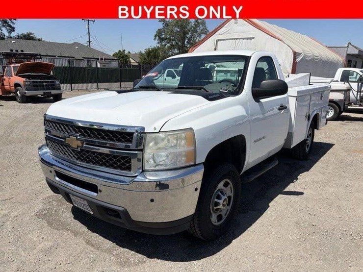 2011-chevrolet-silverado-2500-image-1
