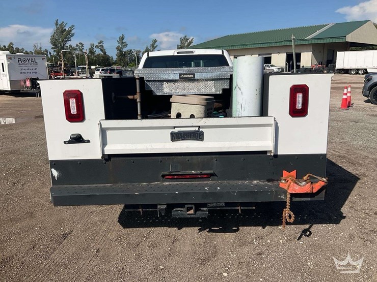 2019-chevrolet-silverado-3500hd-image-19