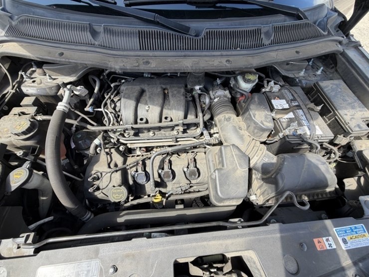 2016-ford-explorer-image-13