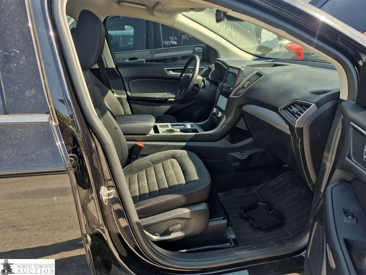 2021-ford-edge-image-25