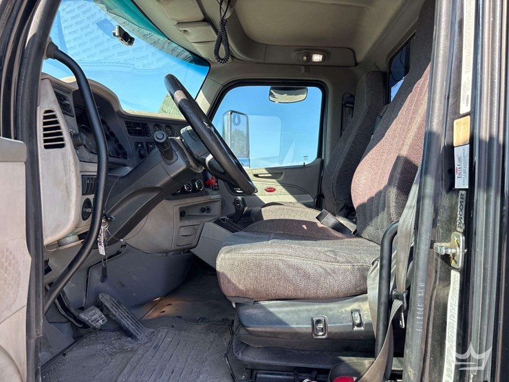 2018-peterbilt-579-image-26