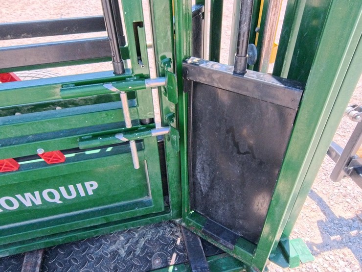 #1073-•-2019-arrow-quip-8600-cattle-chute-image-33