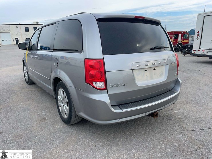 2016-dodge-grand-caravan-sxt-image-7