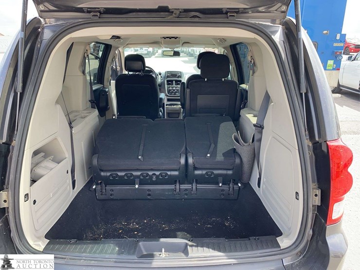 2017-dodge-grand-caravan-sxt-image-17