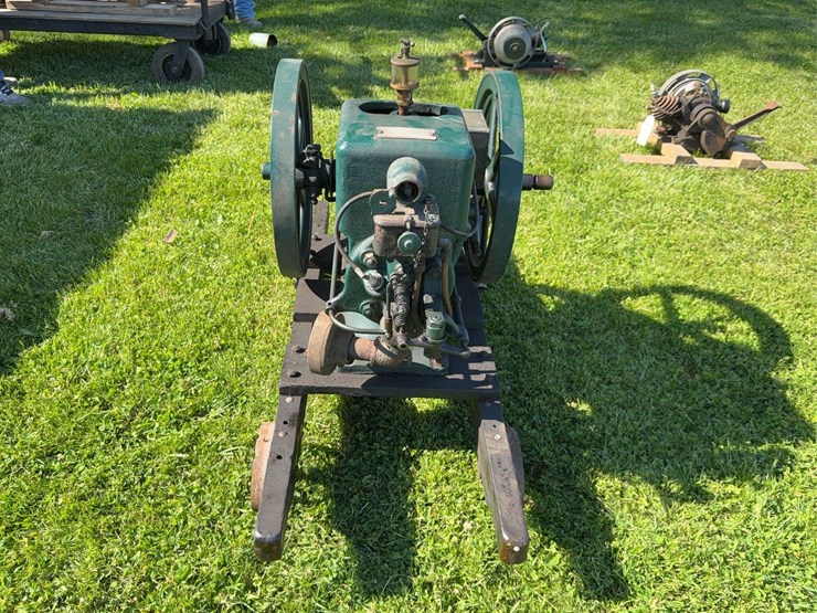 mccormick-deering-1-1/2-hp-engine-image-7