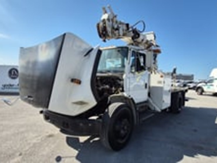 2002-freightliner-fl80-image-9