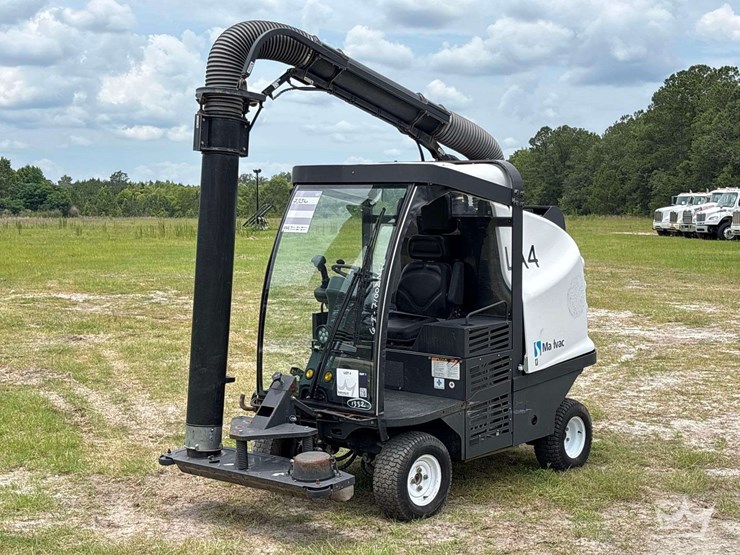 2017-madvac-lr50t-ride-on-litter-vacuum-image-2