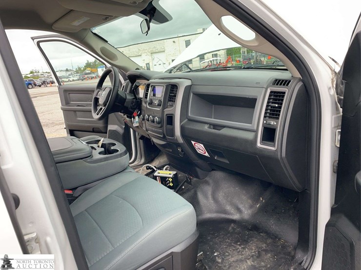 2014-dodge-1500-image-18
