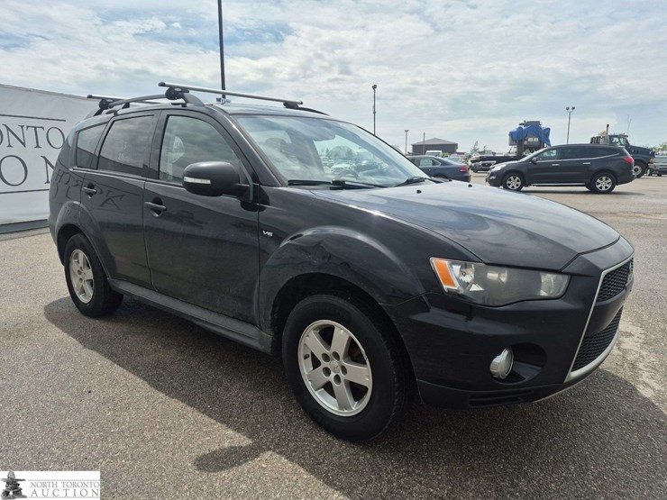 2013-mitsubishi-outlander-image-3