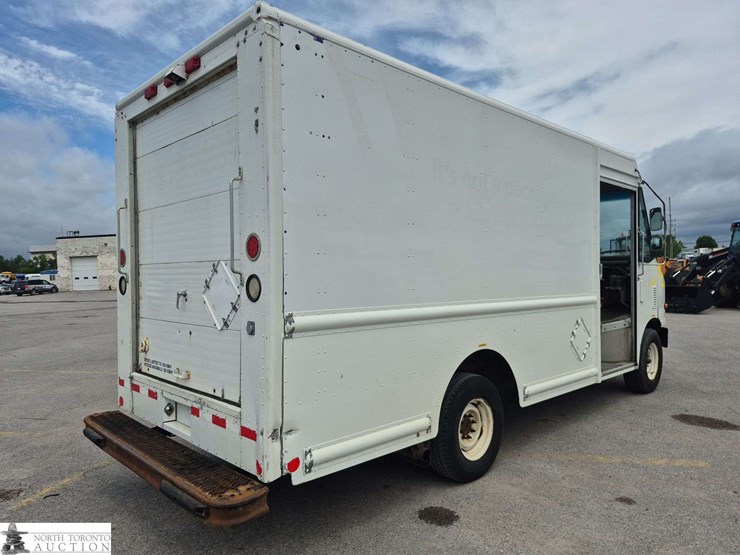 2009-ford-e-series-s/a-step-van-image-5