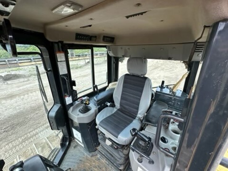 2022-komatsu-d71pxi-24-image-14