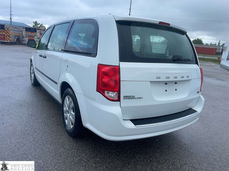 2015-dodge-grand-caravan-sxt-image-7