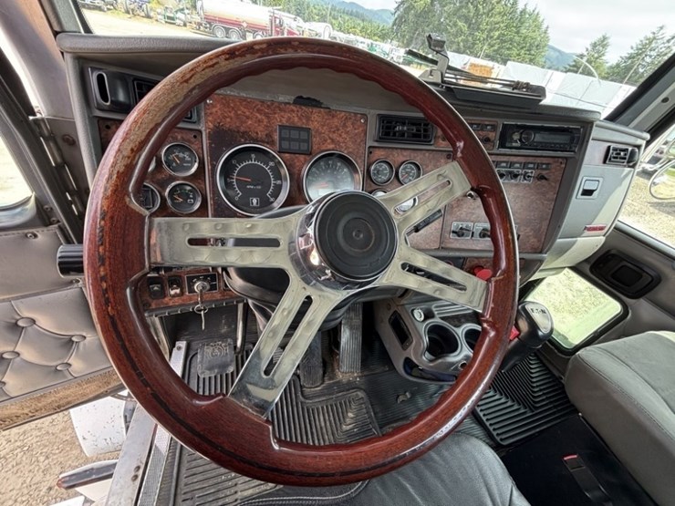 2004-kenworth-t800-image-29