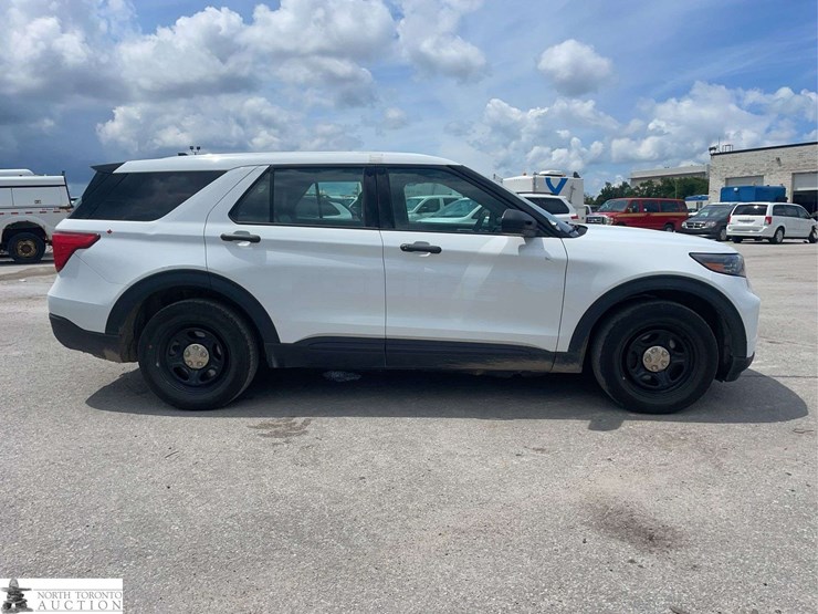 2022-ford-explorer-image-4