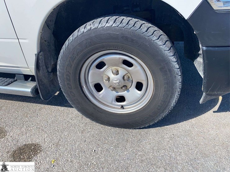2016-dodge-1500-image-33