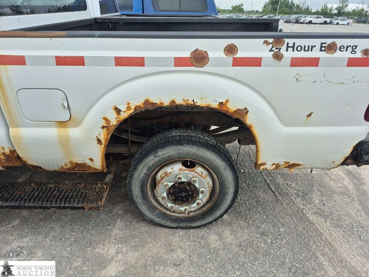 2011-ford-f350-image-19