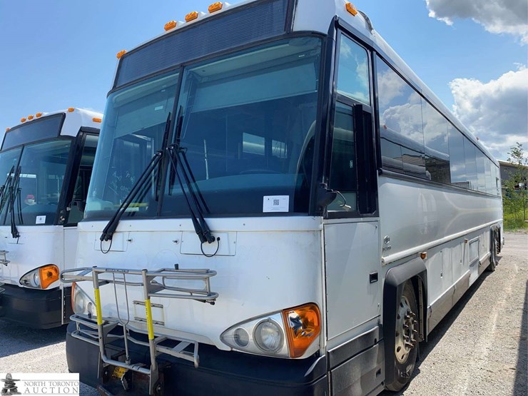 non-operable-2010-motor-coach-industries-d4500-t/a-passenger-wheelchair-accessible-bus-image-1