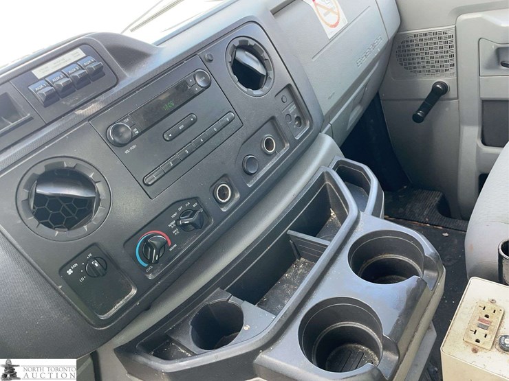 2010-ford-cargo-image-13