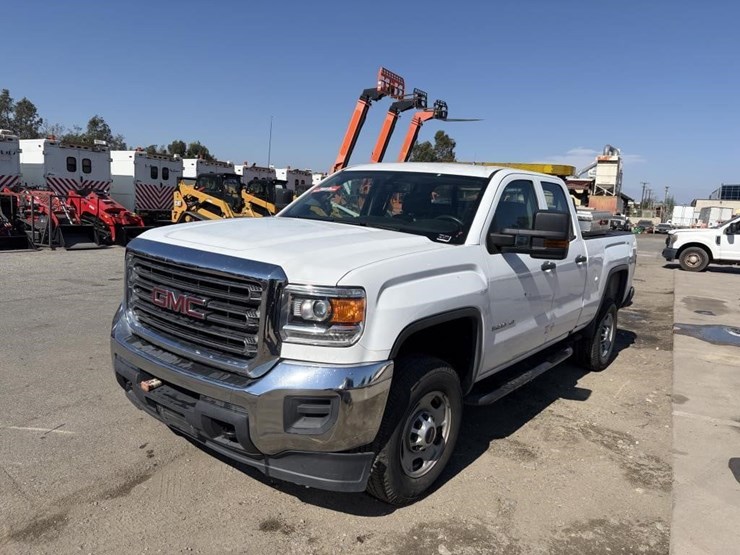 2017-gmc-sierra-2500-image-1