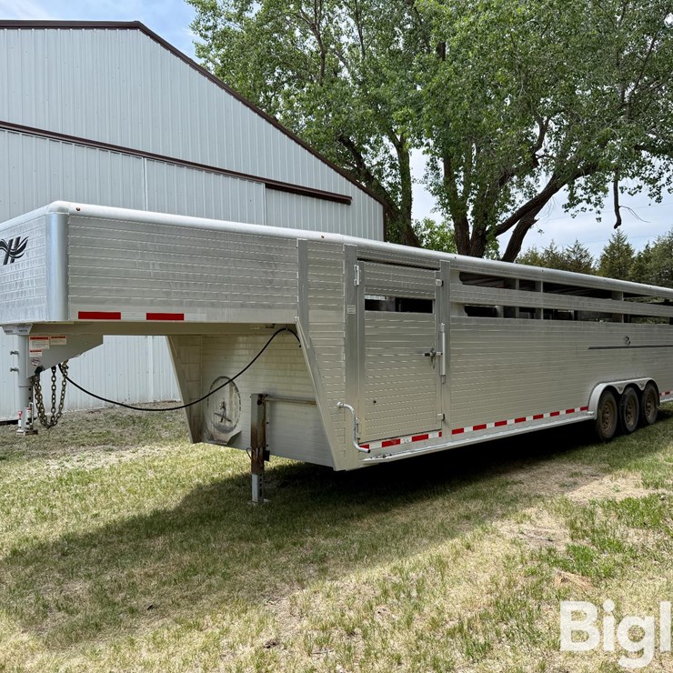 2020 Hillsboro 32' Tri/A Aluminum Livestock Trailer