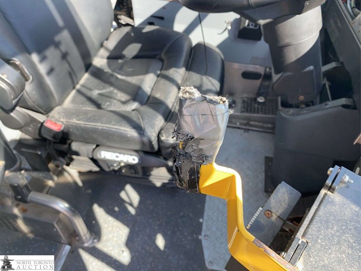 non-operable-2011-motor-coach-industries-d4500-t/a-55-passenger-wheelchair-accessible-bus-image-19