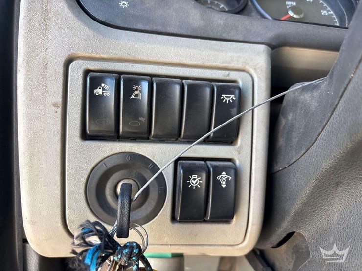 2018-peterbilt-579-image-32