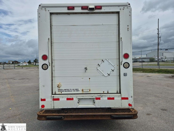 2009-ford-e-series-s/a-step-van-image-6