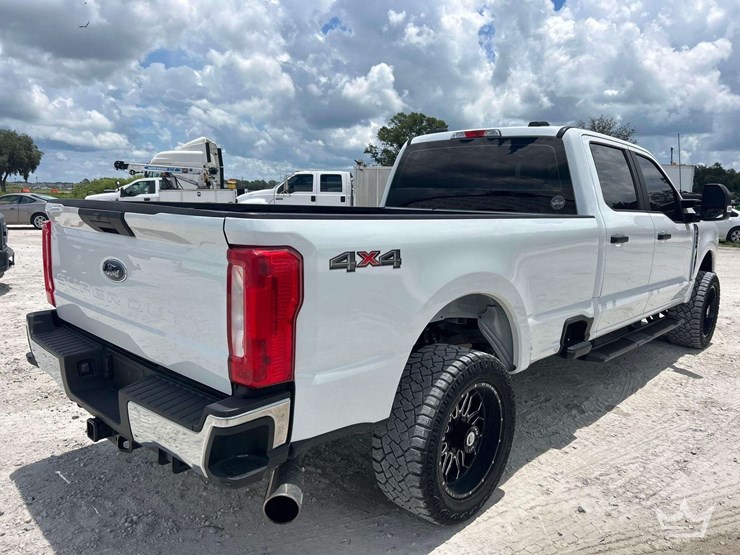 2023-ford-f250-image-3