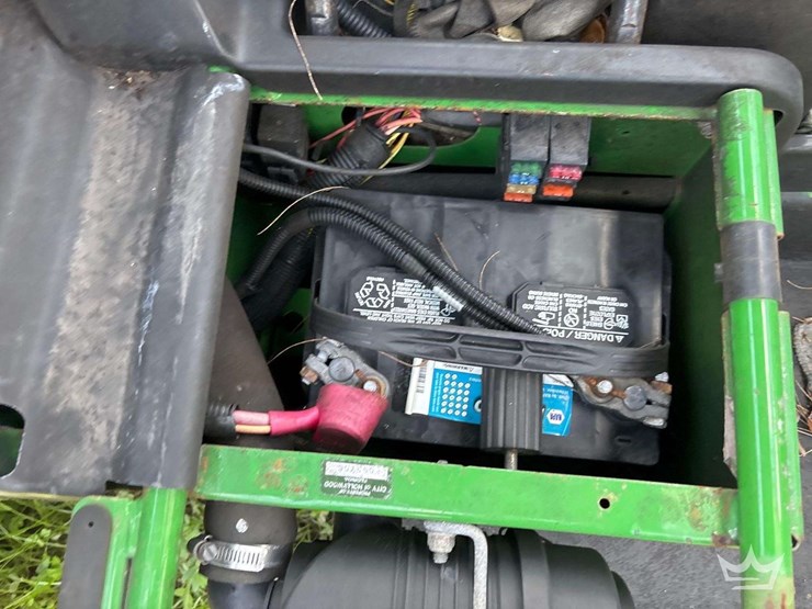 2016-john-deere-gator-image-13