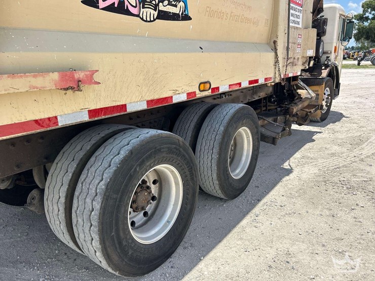 2013-peterbilt-320-image-26
