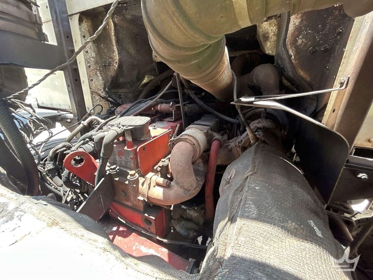 2013-peterbilt-320-image-8