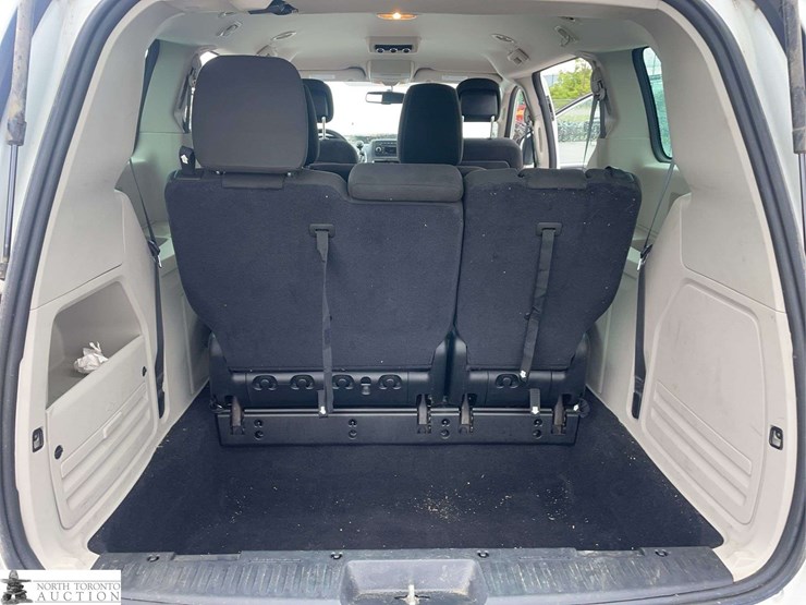 2015-dodge-grand-caravan-sxt-image-22