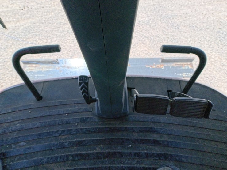 2012-massey-ferguson-9520-image-49