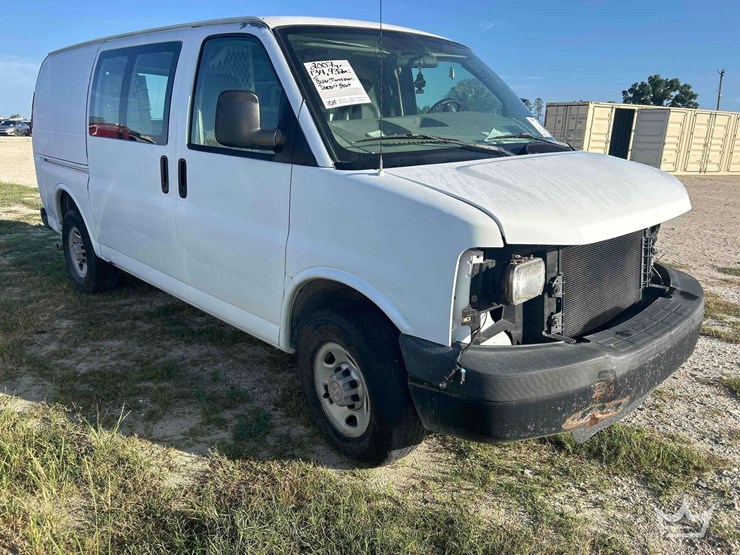 2007-chevrolet-express-2500-image-2