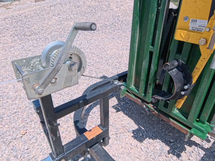 #1073-•-2019-arrow-quip-8600-cattle-chute-image-10