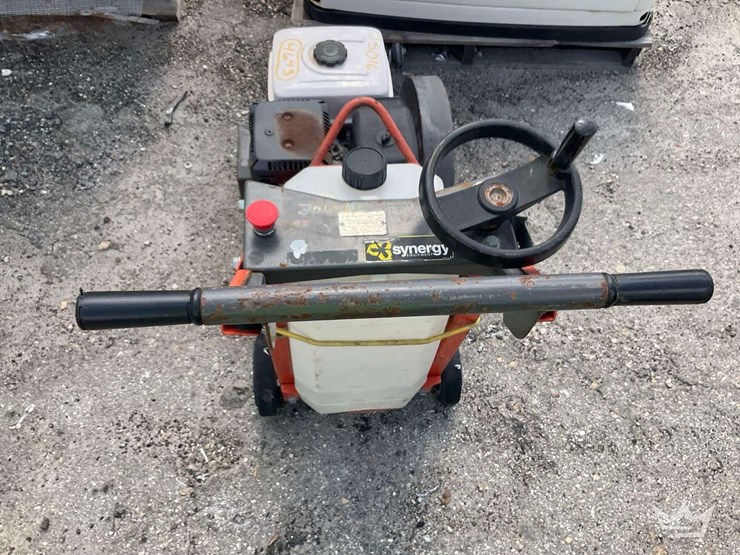 2017-husqvarna-fs400lv-walk-behind-concrete-cutter-image-4